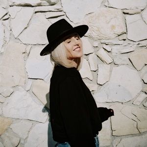 I WANT TO SELL MY WHOLE CLOSET